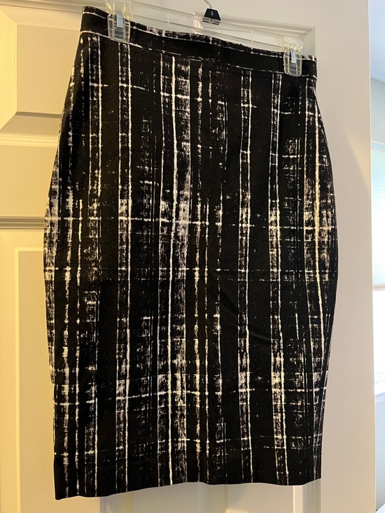 Banana Republic Dresses & Skirts - Banana Republic Black & White Vertical Stripe Pencil Skirt